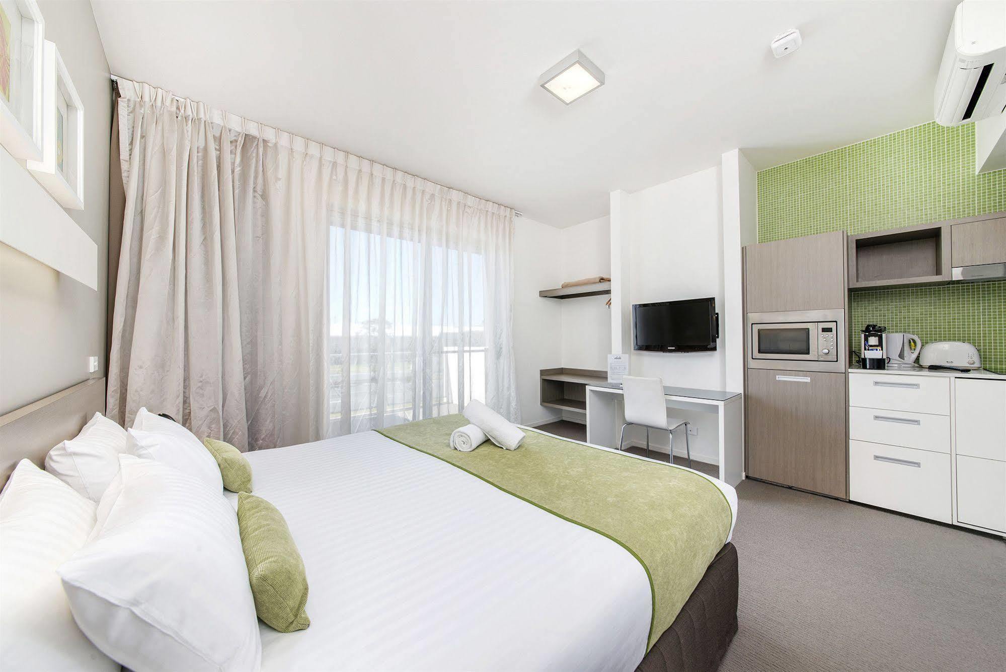 Abode Gungahlin Apart otel Kanberra Dış mekan fotoğraf