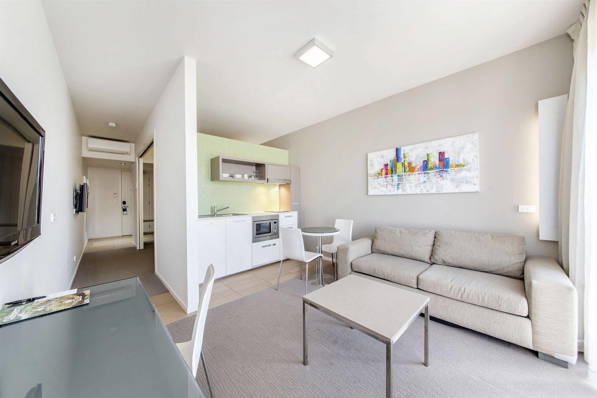 Abode Gungahlin Apart otel Kanberra Dış mekan fotoğraf