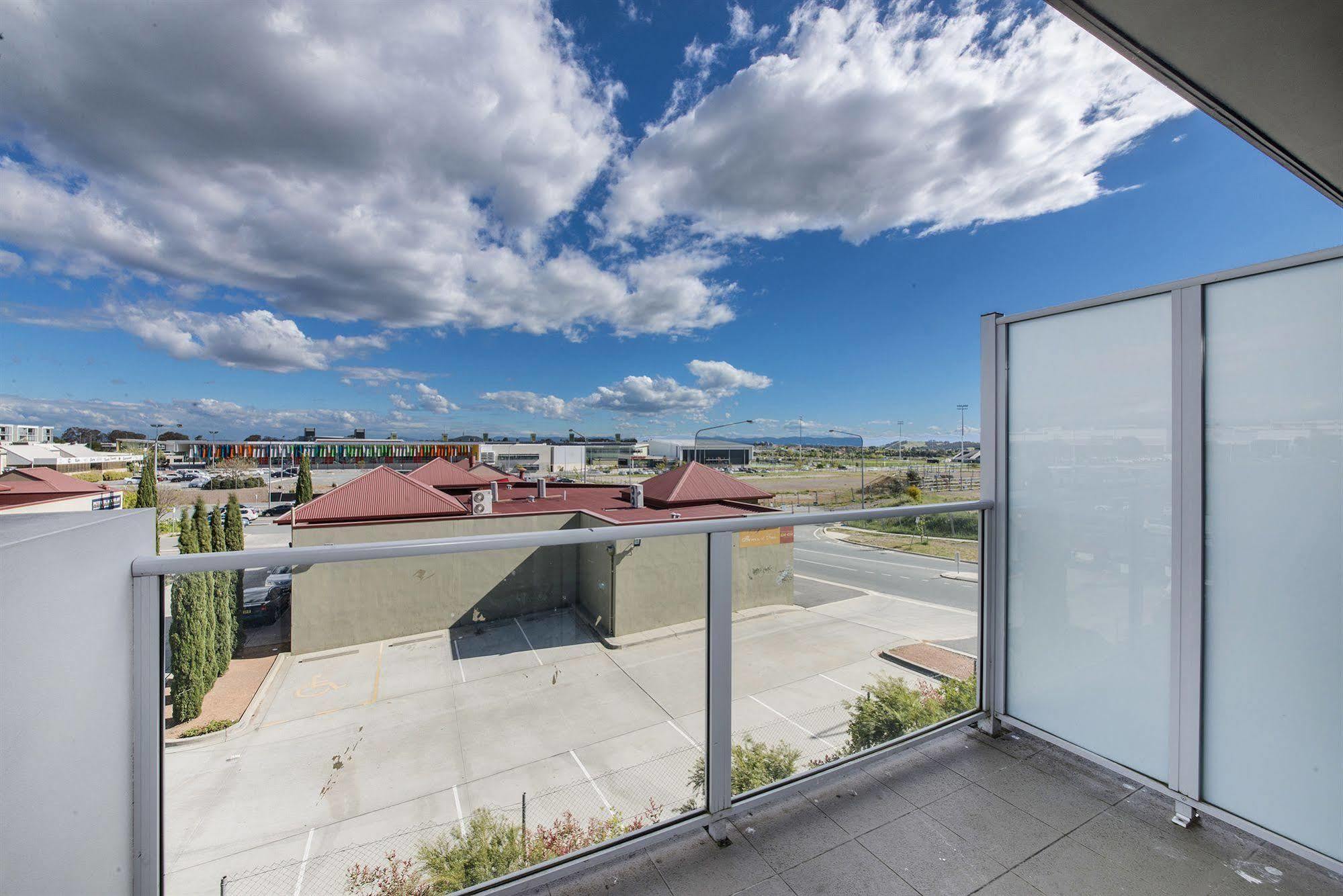 Abode Gungahlin Apart otel Kanberra Dış mekan fotoğraf